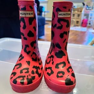 Worn, Size 8, red Hunter boots